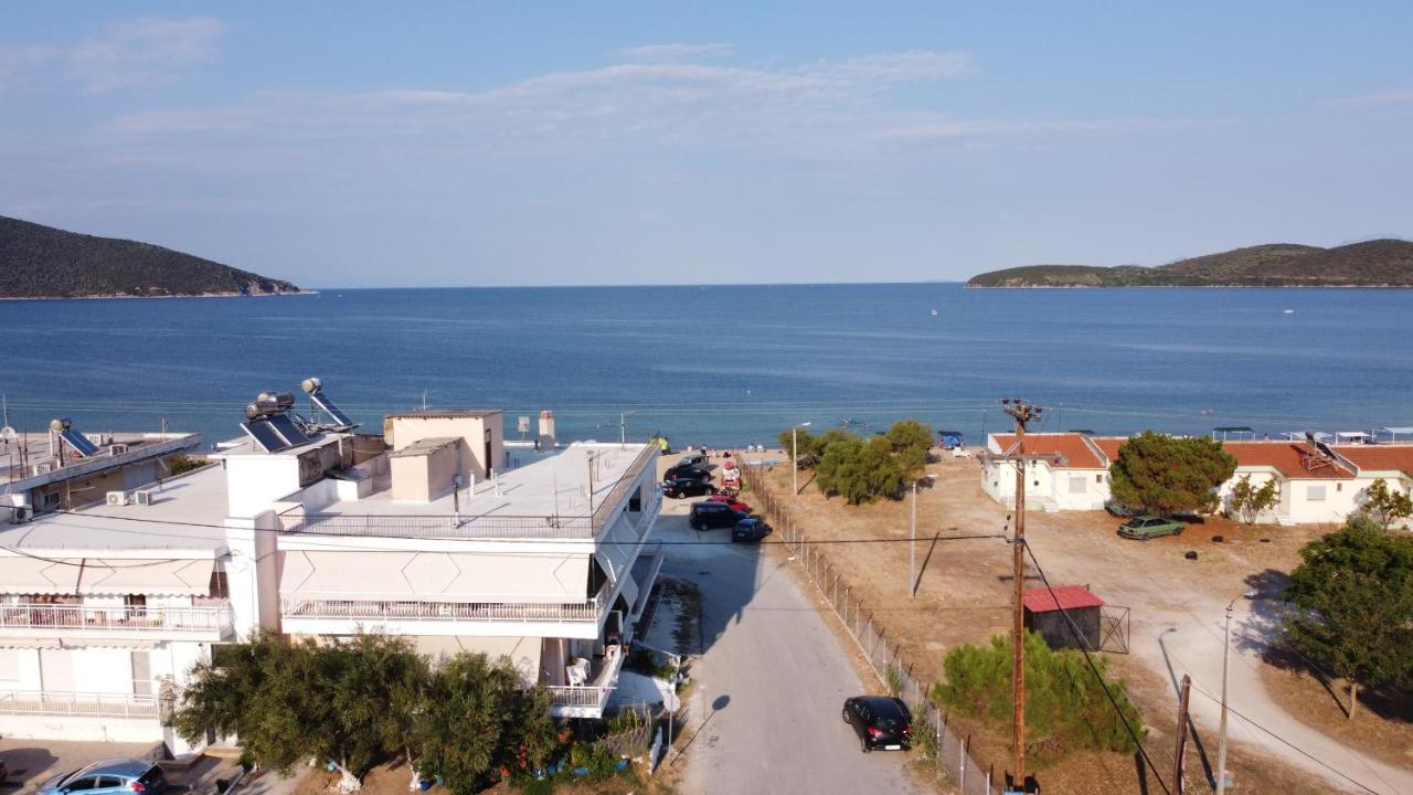 Isalos Suites Néa Péramos Exterior foto